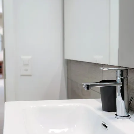 Апартаменты Reflection Lake By Quokka 360 - With A Magnificent Lake View